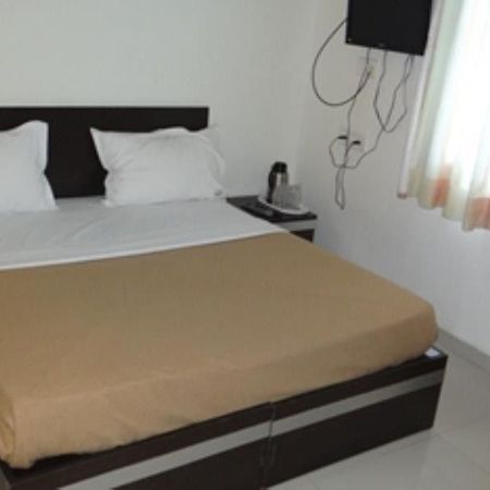 Linear Inn Indore Esterno foto