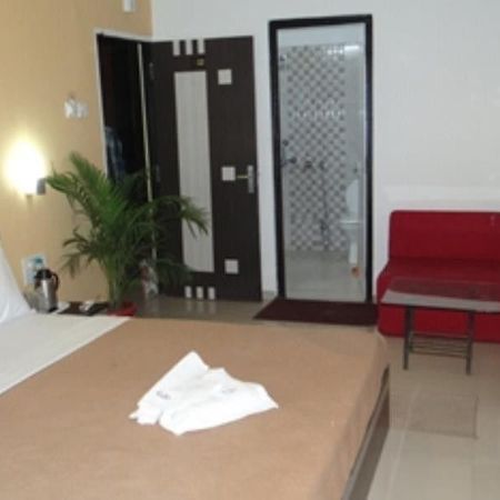 Linear Inn Indore Esterno foto