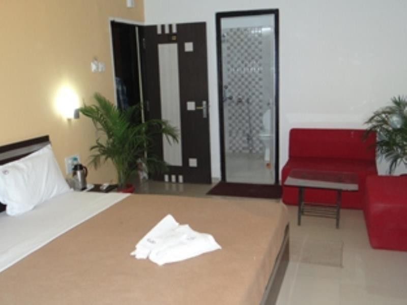 Linear Inn Indore Esterno foto
